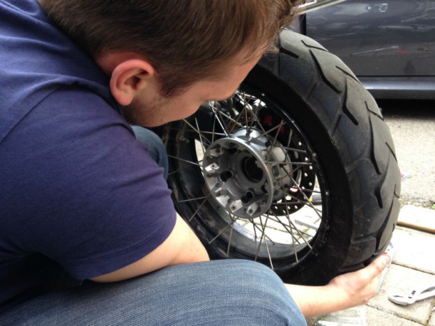 R 1200 GS Adventure – Hintere Bremsbeläge wechseln