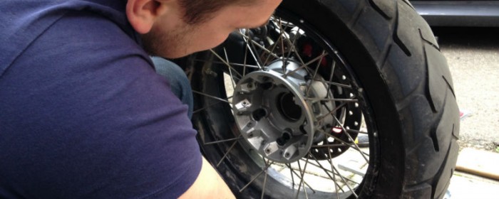 R 1200 GS Adventure – Hintere Bremsbeläge wechseln